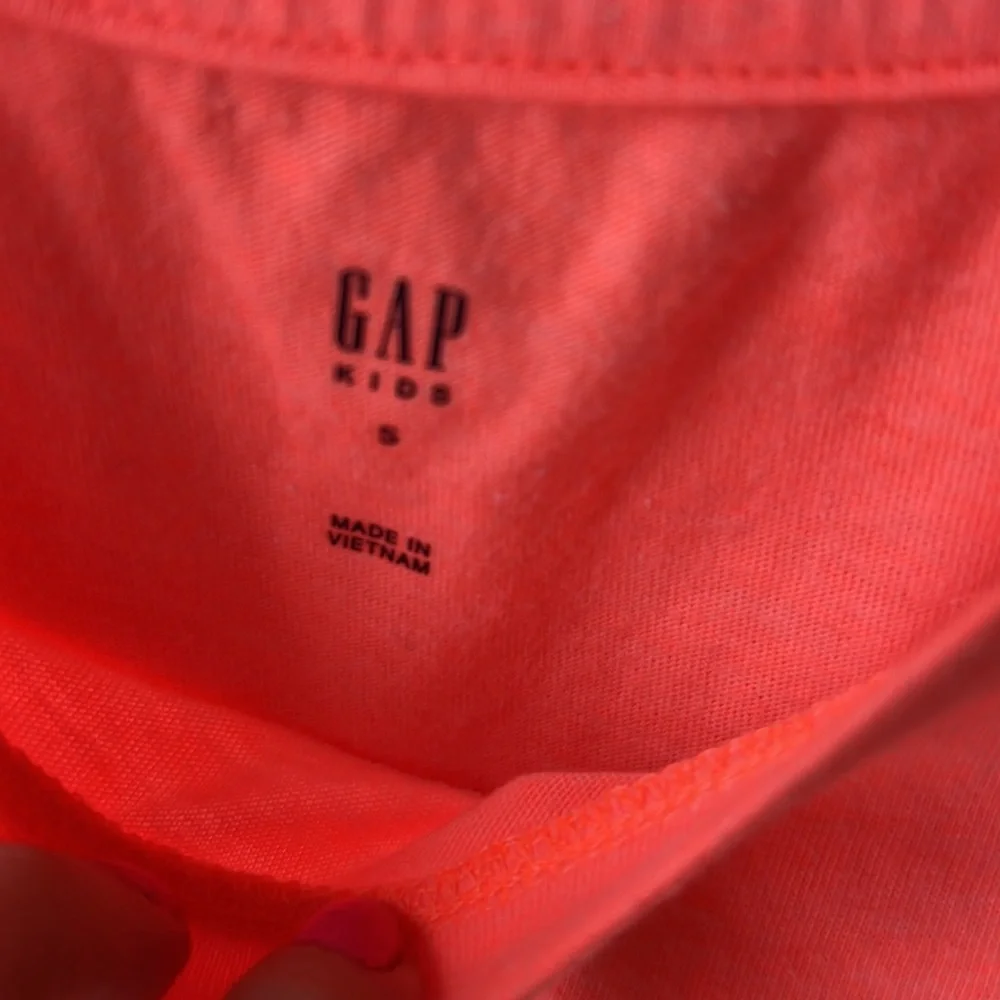 Gap kids small vacation tank.